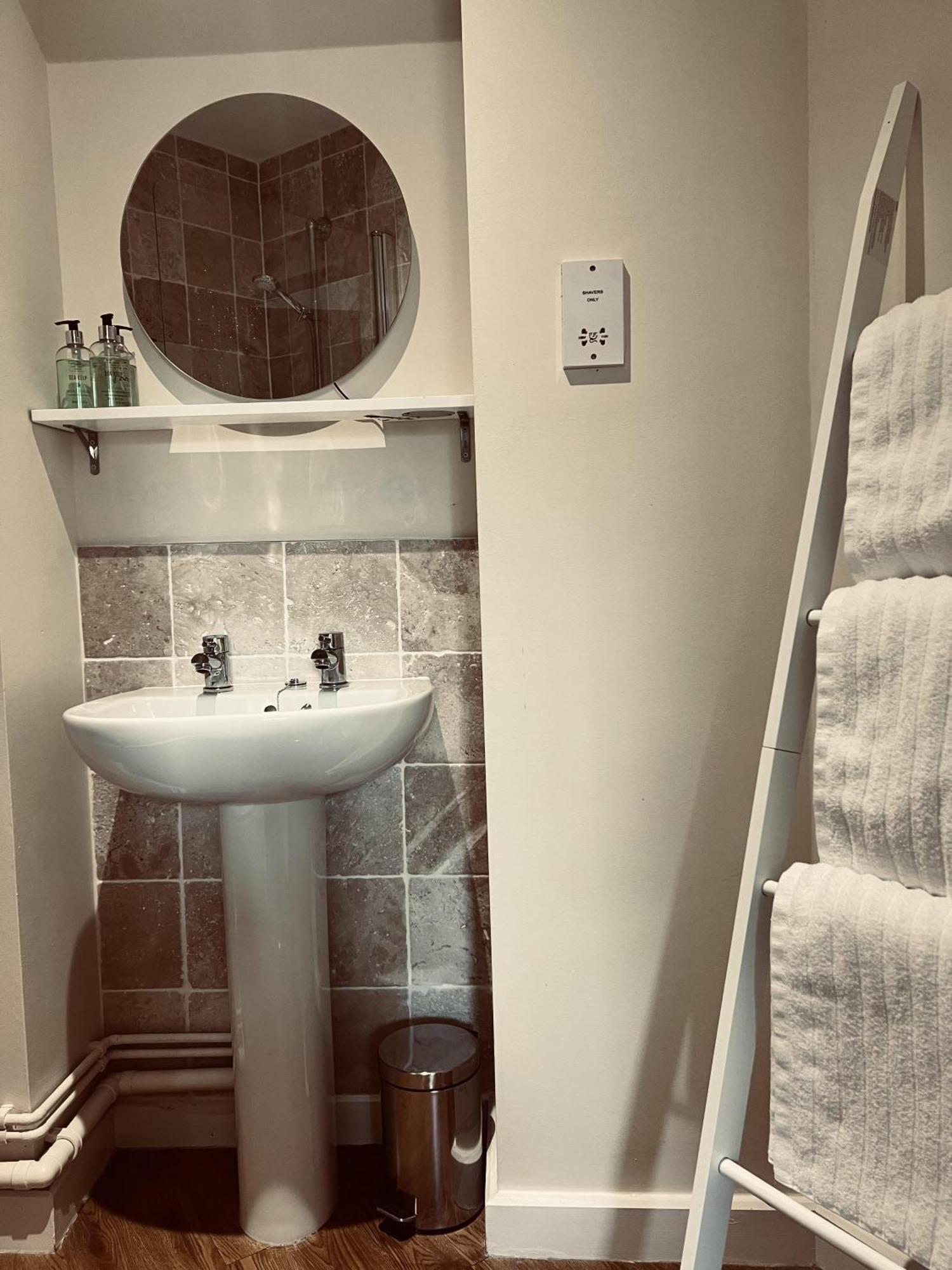 Immaculate 1-Bed Cottage In Moreton In Marsh Екстериор снимка